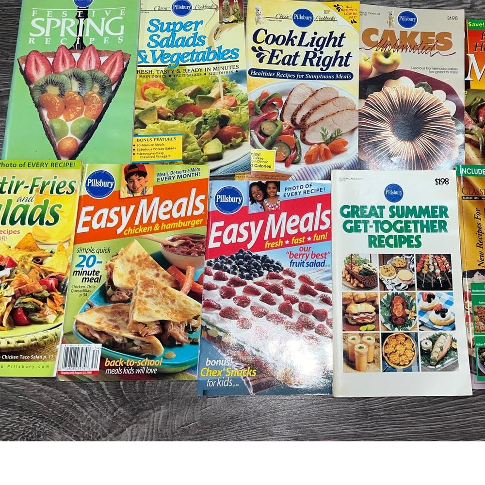 Lot of Vintage Pillsbury Cooking Culinary Magazines (4)